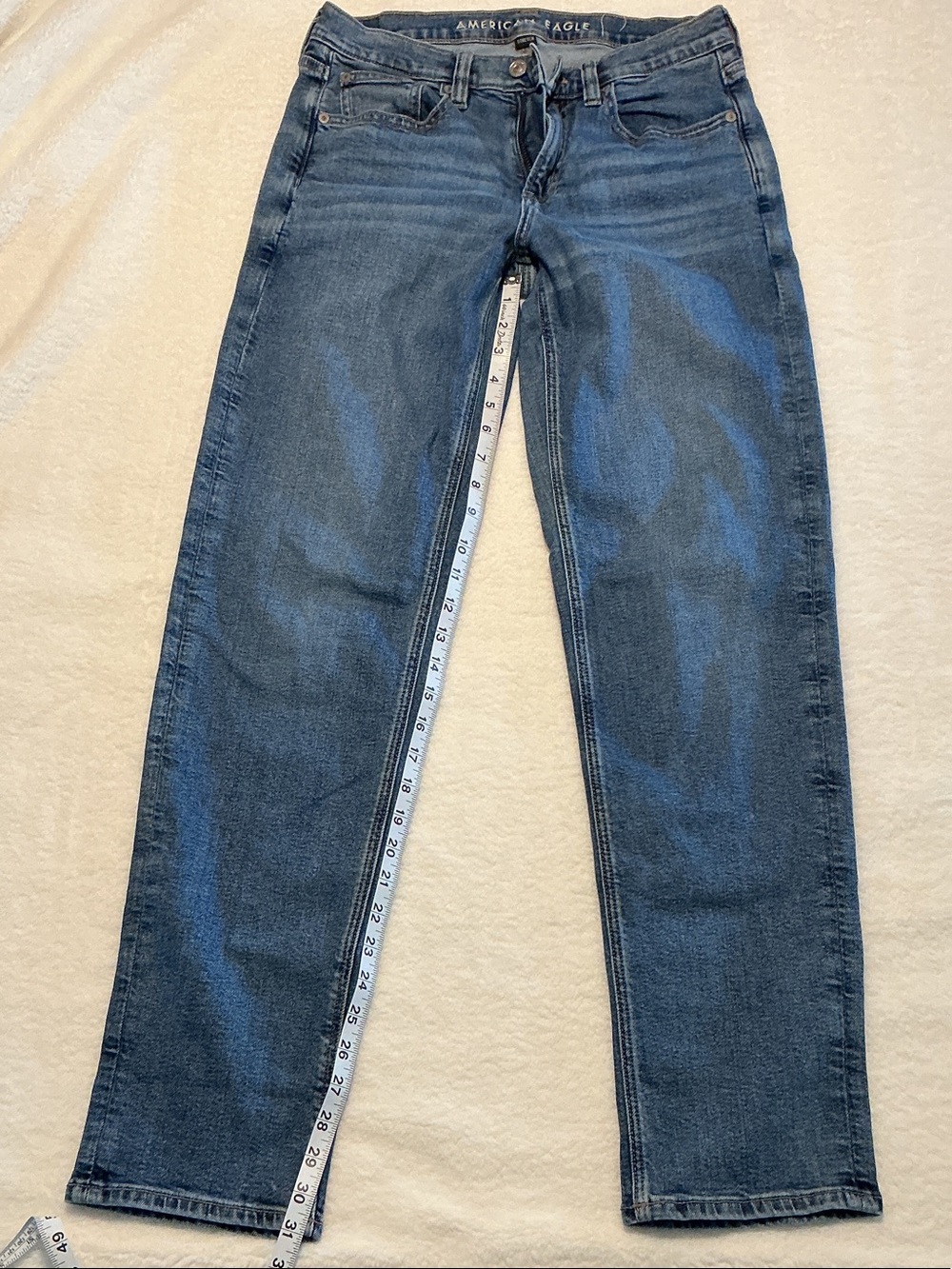 American Eagle Outfitters 90s Straight Leg Jeans in Medium Blue Denim